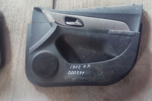 Обшивка двери передней правой для Cruze J300 2008-2014гг
