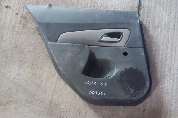 Обшивка двери задней левой для Cruze J300 2012г.